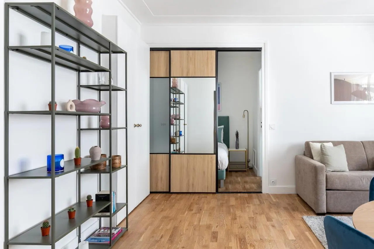 Home Suite Home Montaigne Place De L'Alma France
