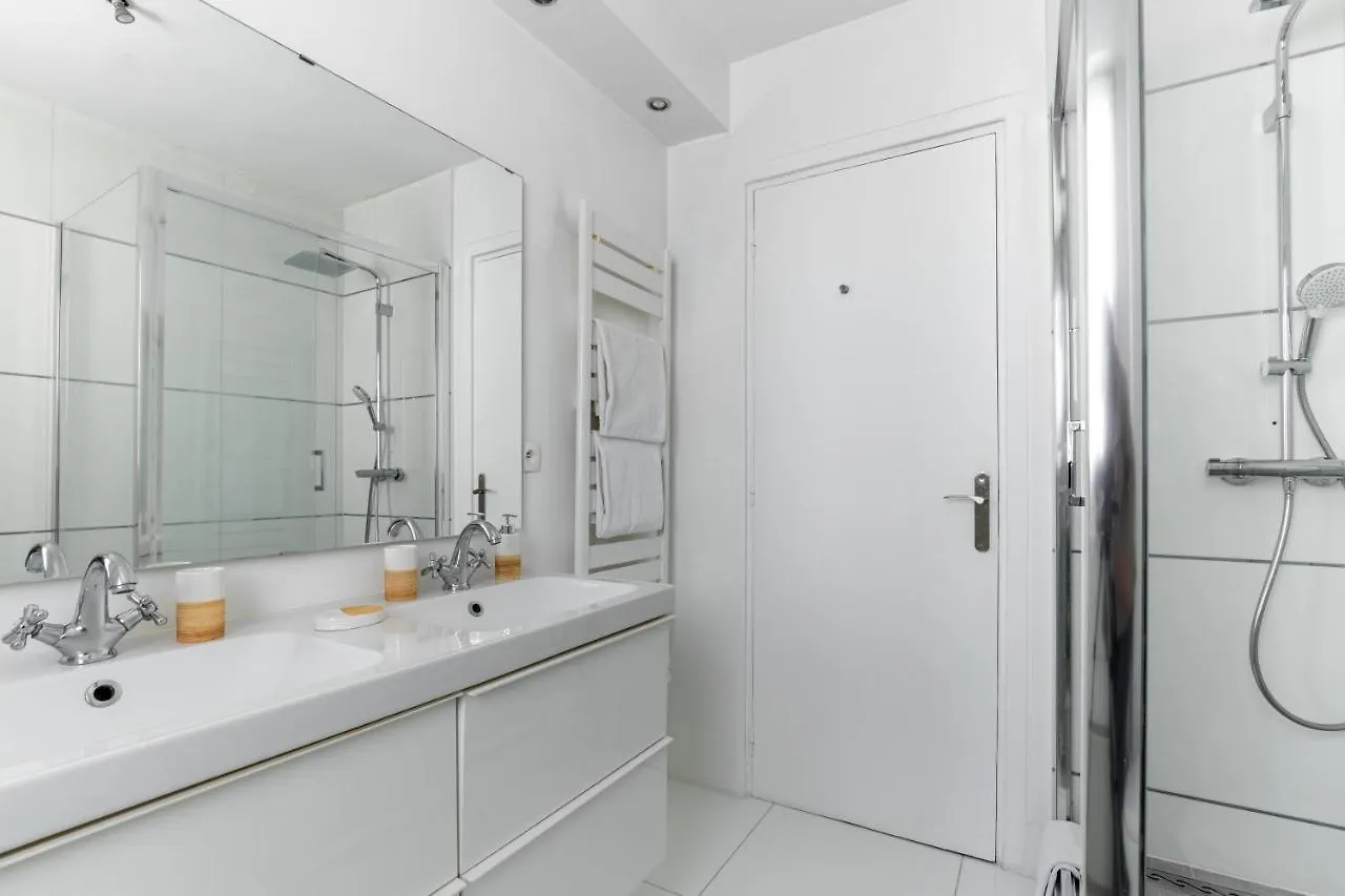 Home Suite Home Montaigne Place De L'Alma